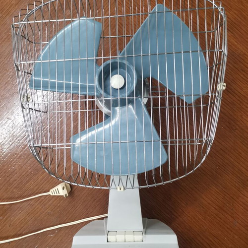 Taurus retro table fan like new, 220V, blue blades