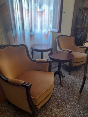 Classic armchair set like new, 2 armchairs and 2 small tables