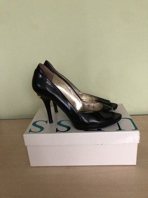 Guess leather black high heels size 39 like new