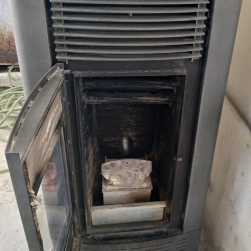 MBZ Italfuoco Ambra Hydro pellet stove like new with radiator