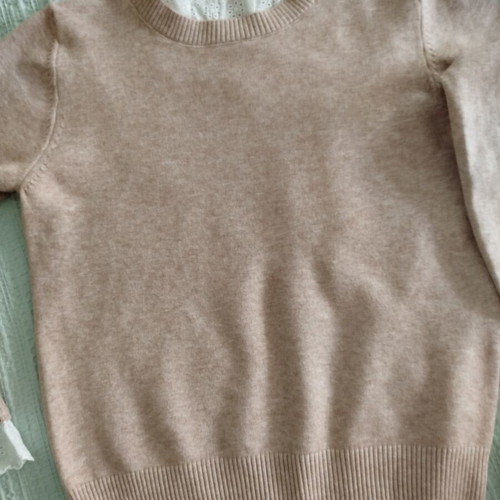 Women's pink pullover like new with lace cuffs and buttons, size L