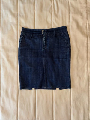 Τζιν φούστα Hugo Boss σαν καινούργιο, μπλε, μέγεθος M