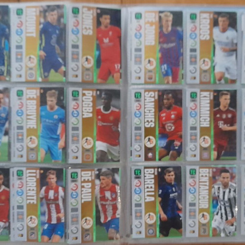 Top Class 2021-2022 Adrenalyn XL album like new with 344/351 cards