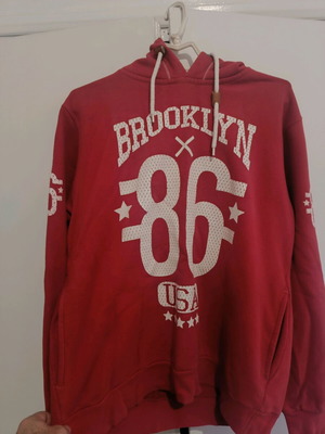Everbest red sweatshirt used, size Large