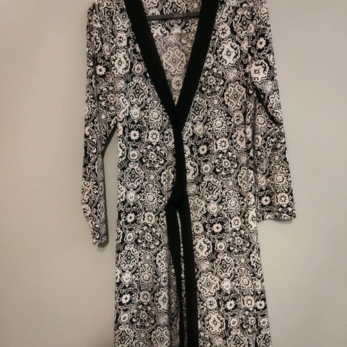 Tahari wrap dress like new, black and white, size M