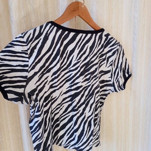 Zebra top like new, crop style, size L