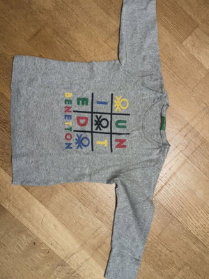Benetton gray shirt like new for ages 3-5