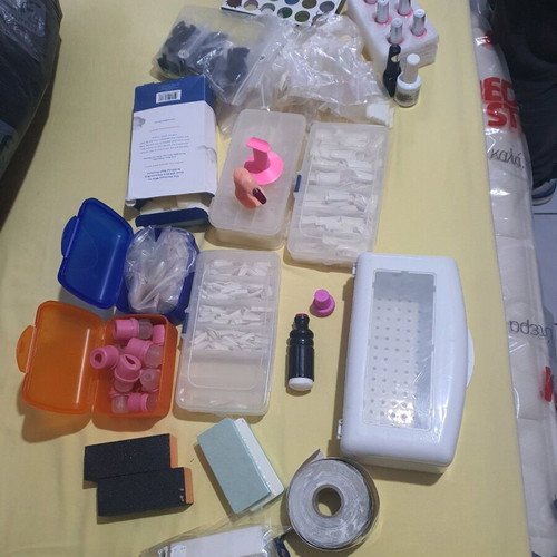 Υλικά για μανικιούρ σαν καινούργια, πακέτο με νύχια και αξεσουάρ