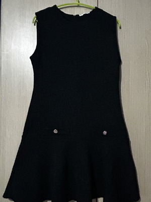 Zara mini black knitted dress size M like new with decorative pockets