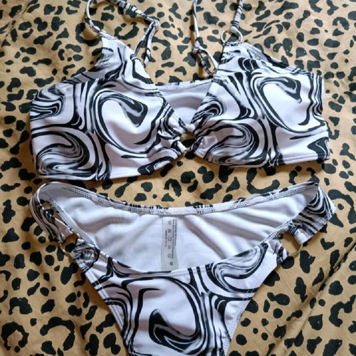 Women's swimsuit size medium like new with adjustable strap