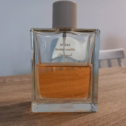 Stradivarius Orchid Vanilla perfume used, sweet delicate scent