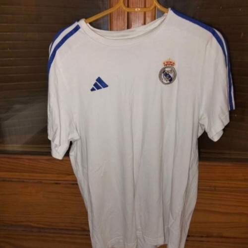 Real Madrid shirt like new, size large