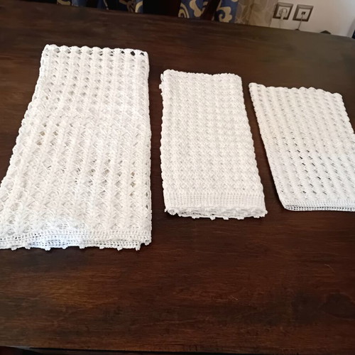 Crochet table linens set of 3, like new, ecru cotton yarn