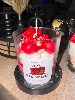 Red velvet scented candle new