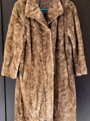 Genuine mink fur used, brown, size M-L