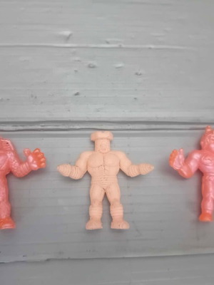 Alien figures used, set of 3 pieces