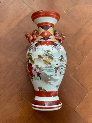 Satsuma Kutani vase with Foo dogs, almost like new, height 24 cm