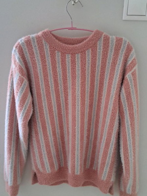 Fuzzy sweater used, size S-M, beige and pink