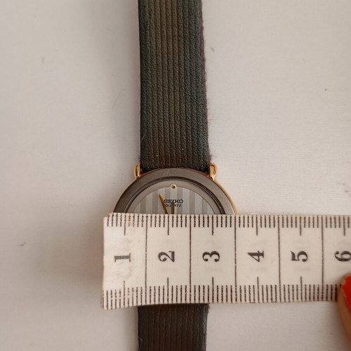 Seiko quartz watch unisex used, gray color