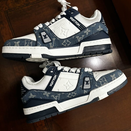 Louis Vuitton sneakers like new, size 40, blue