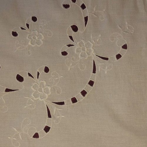 Handmade cutwork tablecloth like new, 72x78 cm