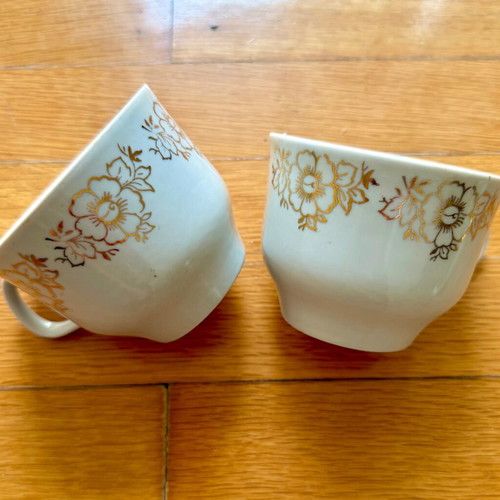 Coffee mugs used, set of 2, white with gold flower design