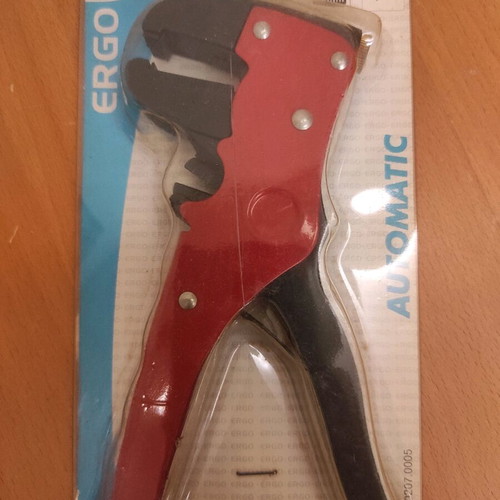 Automatic cable stripper new with self-adjusting blade and cutter
