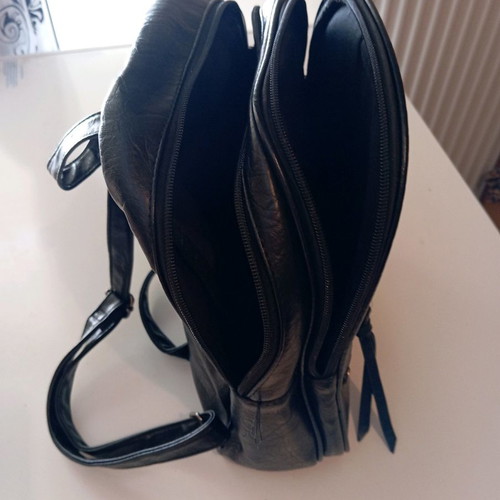 Shoulder bag used back pack in very good condition