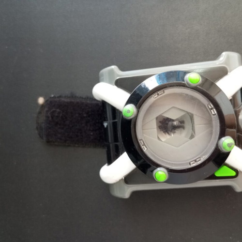 Ben-10 watch like view master, used, changes images, battery needed