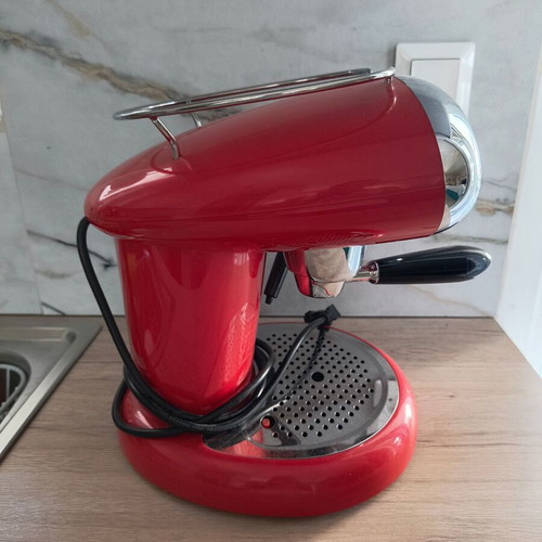 Illy retro espresso machine, glossy red