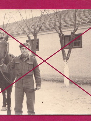 Φωτογραφία ελληνικού στρατού μεταχειρισμένη, στρατιώτης με άλογο ασπρόμαυρη
