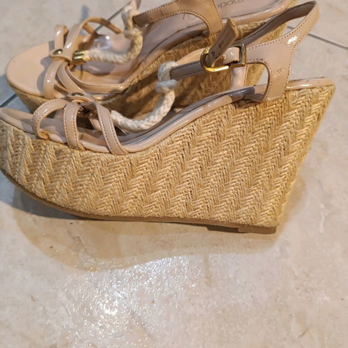 Platform sandals like new, beige, patent leather and rope