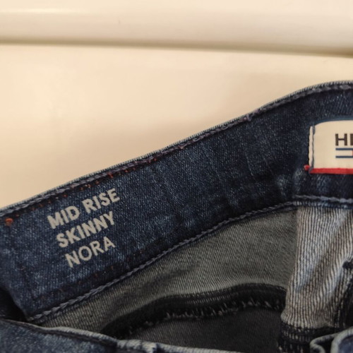 Tommy Hilfiger mid rise skinny jeans small like new