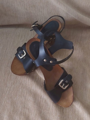 Italian sandals used, size 39, black