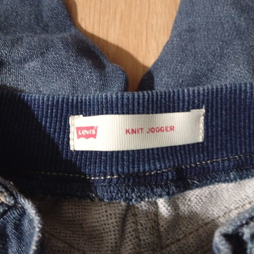 Levis elastic jeans 24m like new