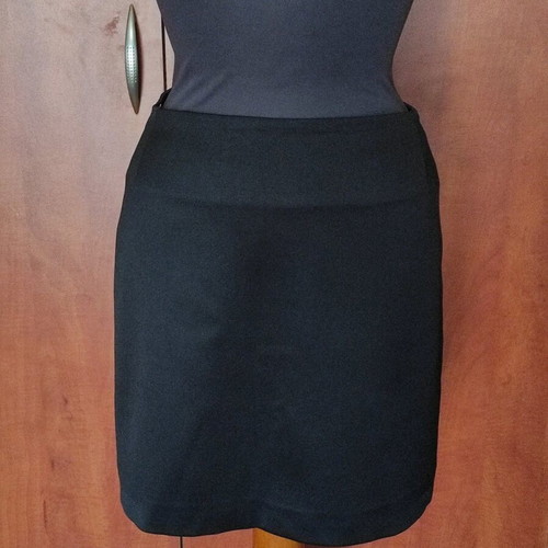 Vintage Studio Mischalis Skirt like new black heavy satin M