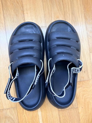 Ugg slippers like new with removable elastic strap, size 38, black