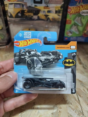 Hot Wheels 2018 Justice League Batmobile, Batman