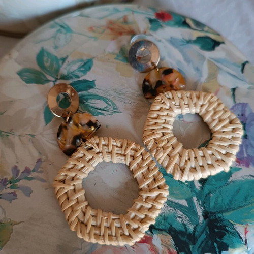 Faux summer earrings like new