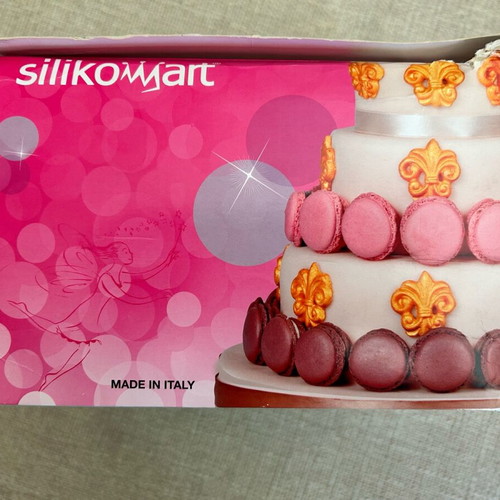 Wonder Cakes silicone mold for three-layer cakes like new