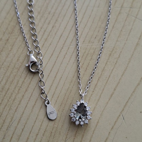 Silver necklace 925 with teardrop pendant decorated with zircon, like new