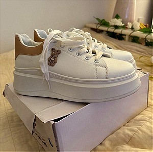 White sneakers 40 size
