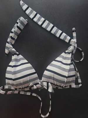 Blu4u bikini top used, size S, black and white