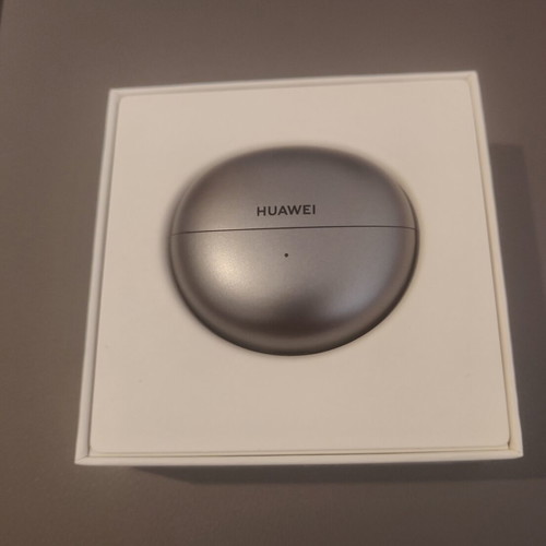 Huawei Freclip earbuds with Techsuit case