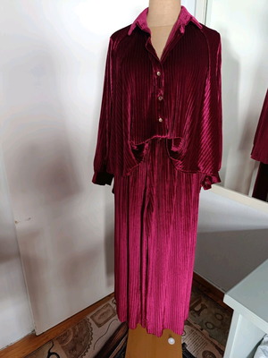 Women's Lurex Pleated Set like new, red, Zeta Otto Studio