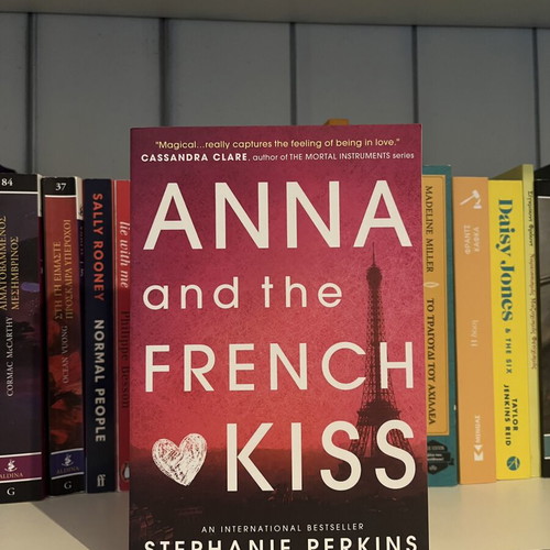 Anna and the French Kiss book like new, romance