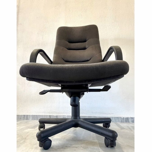 Executive office chair used with excellent mechanisms