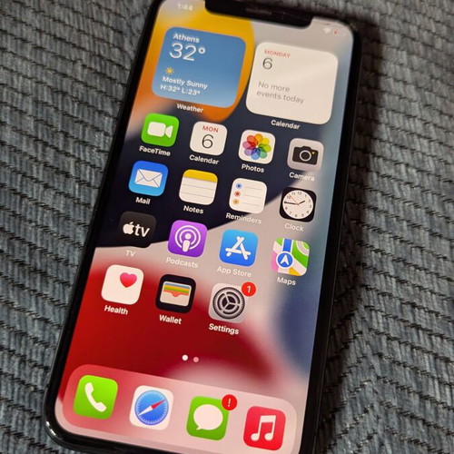 iPhone X 256GB used with 86% battery health and minor screen crack