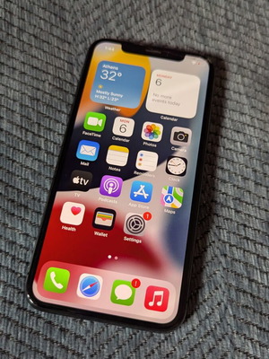 iPhone X 256GB used with 86% battery health and minor screen crack