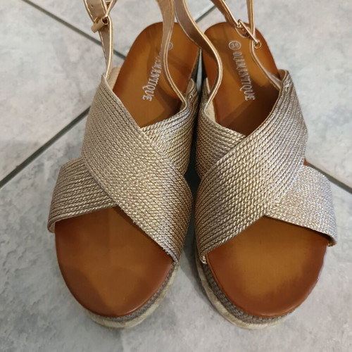 Gold platform sandals new, size 38, with strap